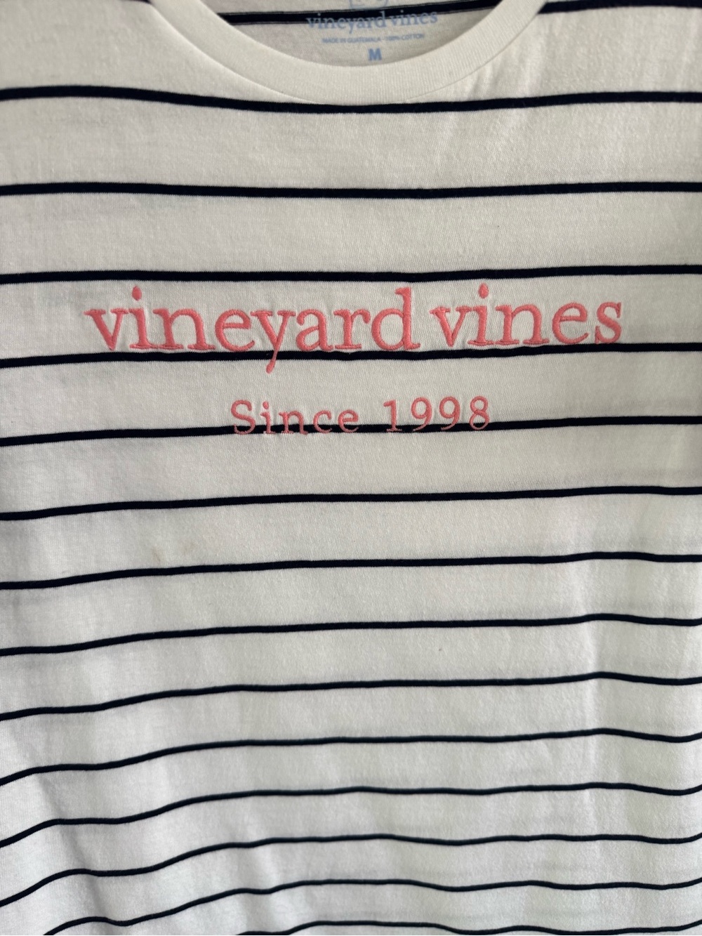 EUC Vineyard Vines Women’s White/Navy Striped Tee w Pink Logo Fun Beach Preppy - Picture 13 of 13